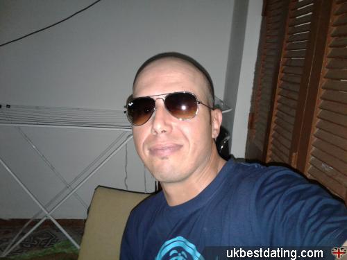 adil1982 - date a English, 100% free adil1982